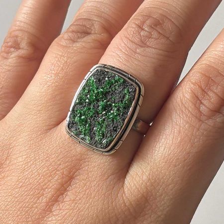 Uvarovite Ring