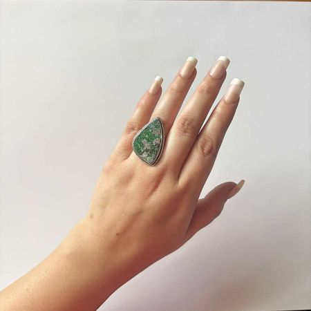 Uvarovite Ring
