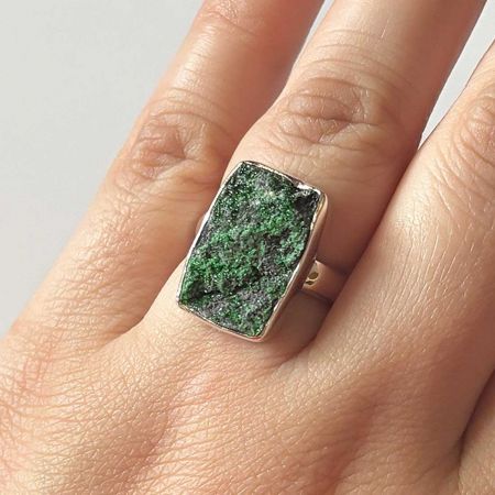 Uvarovite Ring