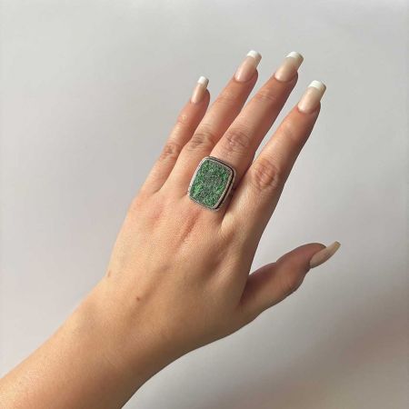 Uvarovite Ring