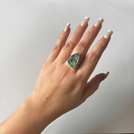 Uvarovite Ring