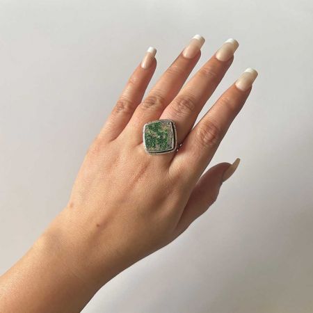 Uvarovite Ring