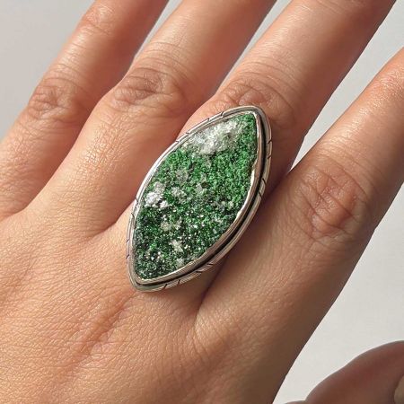Uvarovite Ring
