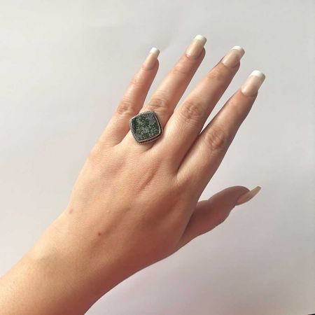 Uvarovite Ring
