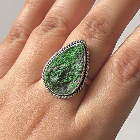 Uvarovite Ring