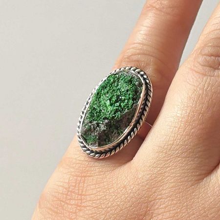 Uvarovite Ring