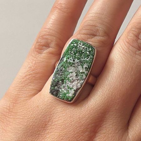 Uvarovite Ring