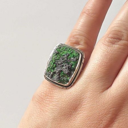 Uvarovite Ring
