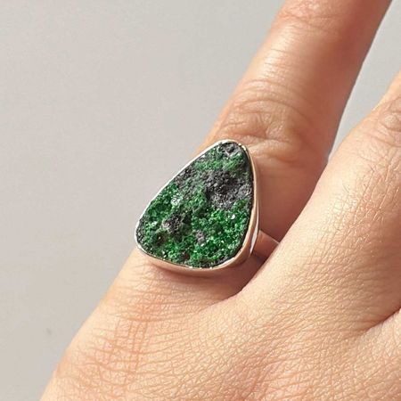 Uvarovite Ring