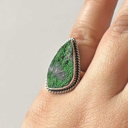Uvarovite Ring