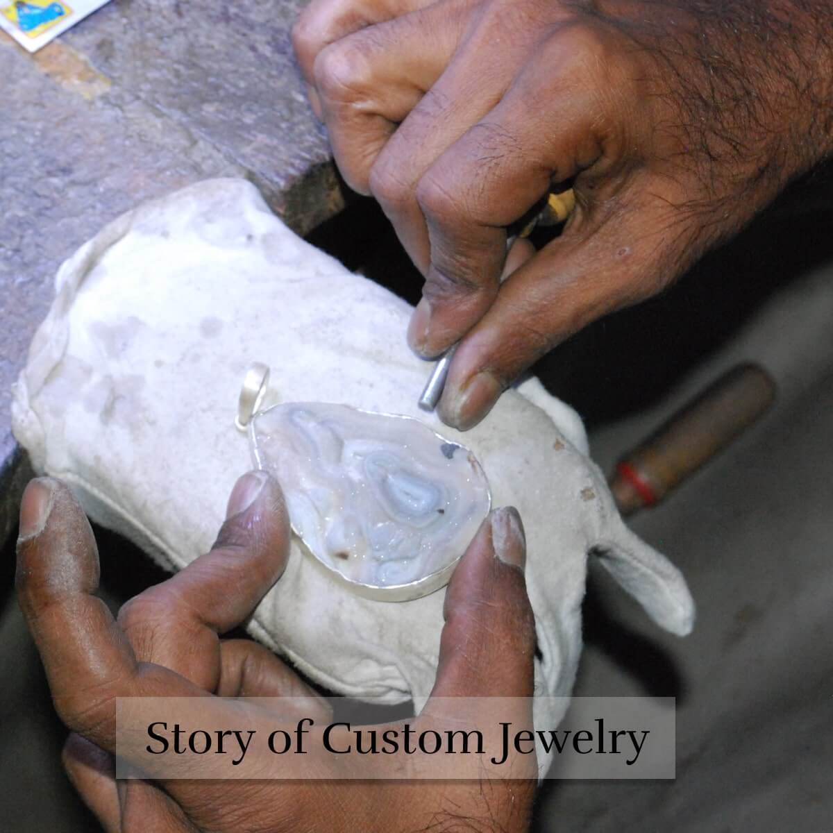 What is custom jewelry