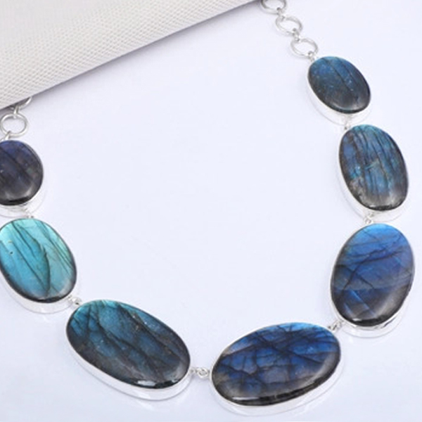 The things to know before getting labradorite jewelry