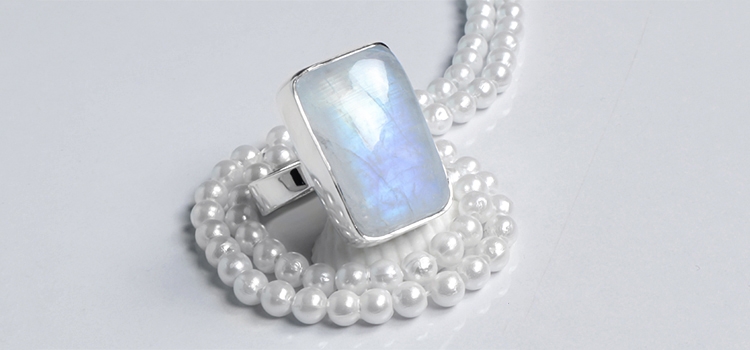 Natural moonstone rings Natural moonstone rings