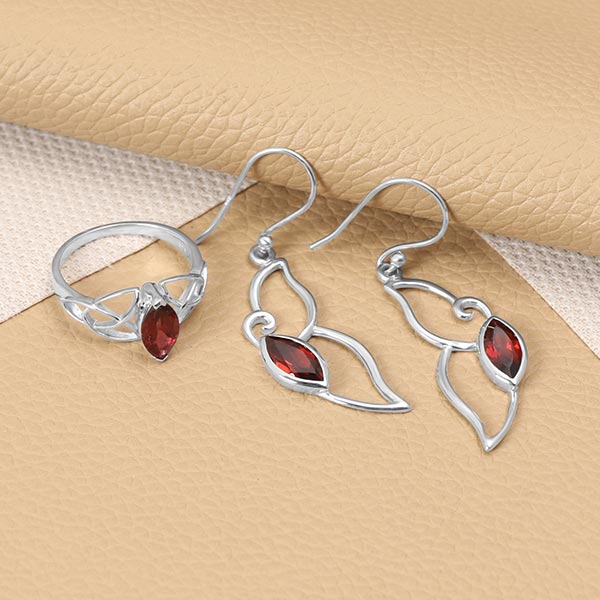 Garnet – January birthstone rings